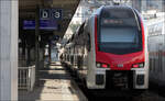 Mit Olli auf Motivsuche in Schaffhausen -     Ein RAe 512 als RE40 nach Zürich HB steht abfahrtbereit auf Gleis drei im Bahnhof von Schaffhausen.