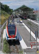 Die beiden SBB LEX RABe 522 214 und 221 warten in Evian-Les-Bains auf ihre Abfahrt (15:21) nach Coppet.