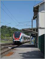 Der SBB LEX RABe 522 224 auf dem Weg als SL6 nach Bellegarde (Aine) erreicht den 5,2 km von La Plaine entfernten SNCF Bahnhof Pougny-Chancy.