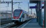 Auf den ersten Blick ein banales Bild; doch beim näheren Hinschauen verrät der Zugzielanzeiger die Besonderheit: Der SBB LEX RABe 522 220 ist als Léman Express 23535 der neuen Linie RL7