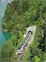 Ein Zuger-Stadtbahnflirt zwischen Fluelen und Sissikon. 
9. Mai 2008