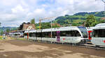 St.Galler S-Bahn Linie S2 (Altstätten SG - St.Gallen - Nesslau Neu St.Johann): Ein Thurbo GTW2/6 und hinten ein GTW 2/8 in Nesslau Neu St.Johann, 9.Juli 2021.