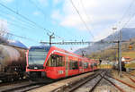 Die Eisenbahn im Vallon de St.Imier (Kanton Bern): Bis zur Ankunft der Domino-Züge wurde die Strecke durchs Vallon de St.Imier mit GTW befahren, noch in ihrer roten Lackierung aus der Zeit, wo