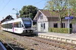 Die Seehas-Linie und ihre Vielfalt:  Der Thurbo GTW 728 als S62 von Konstanz nach Schaffhausen. Allensbach, 14.August 2026 