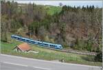 Landschaftlich sehr schön ist der Einschnitt zwischen Courtepin und Pensier auf der TPF Strecke Ins - Fribourg. Im Bild der TPF Flirt RABe 527 192  Grisoni  auf dem auf dem Weg in Richtung Fribourg.

19. April 2022