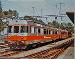 Der GFM RABe 4/4 171 kurz nach der Auslieferung in Fribourg. Damals hatte der heute als RBDe 567 171 noch im Jura bei der CJ eingesetzte Triebwagen ein 1. Klasse Abteil 

Analogbild vom Juni 1983