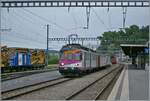 Und schon fährt der TPF Regionalzug nach Bulle zurück nun mit dem ex MThB ABDe 537 176-0  Stadt WIL , an der Spitze des abfahrenden Zuges. 

27. Mai. 2011