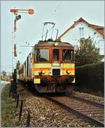 Der SBB De 4/4 1667 mit seinem Regionalzug von Beinwil am See nach Beromünster verlässt Menziken SBB.