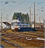 rae-tee-ii-2/658068/der-sbb-rae-tee-ii-am Der SBB RAe TEE II, am Ende seiner Laufbahn der edlen TEE Farbgebung beraubt und als 'RABe TEE II' unterwegs, wartet in Frasne auf seine nächstne Einsazt als TGV Anschlusszug nach Bern (via Neuchâtel - Biel/Bienne).

Oktober 1999 