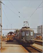 Der SBB RBe 4/4 1457 erreicht mit seinen Regionalzug aus Zürich sein Ziel Aarau. 

Analogbild vom 30. Sept. 1984