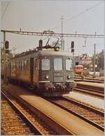 Der SBB RBe 4/4 1461 erreicht mit ein Regionalzug von Zürich HB sein Ziel Aarau. Im Hintergrund ist das WSB Dépôt zu erkennen. 

14. Sept. 1984