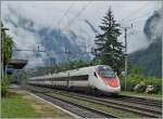 etr-610-4/352164/der-sbb-etr-610-als-ec Der SBB ETR 610 als EC 32 von Milano nach Genève bei der Druchfahrt in Varzo.
2. Juli 2014