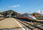 etr-610-4/719760/der-fs-trenitalia-frecciargento8220-etr-610 
Der FS Trenitalia 'Frecciargento“ ETR 610 004 der 1. Serie (93 85 5 610 004-9 CH-TI) verlässt am 18.05.2018 den Bahnhof Lausanne. ETR 610 ist die italienische Abkürzung ElettroTreno Rapido 610. Trenitalia  ist eine 100-prozentige Tochtergesellschaft der Ferrovie dello Stato.

Hier habe ich bewusst  Einteilung unter 'Schweiz' gewählt, da die oft verwendete Einteilung unter 'Italien' eigentlich falsch ist. Die Trenitalia 'Frecciargento“ ETR 610 sind zwar Eigentum der Trenitalia, aber alle sind in der Schweiz registriert (CH-TI).
