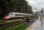Der SBB ETR 610.007 (93 85 5 610 007-2 CH-SBB) ein ETR 610 der 1.Serie, verlässt am 03.11.2019 als EC 358 (Milano Centrale – Basel SBB), bei Regen den Bahnhof Como San Giovanni in Richtung Chiasso.