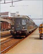 Der Schnellzug 526 in Richtung Biel/Bienne erreicht Aarau, an der Spitze des Zuges der RBe 4/4 1416, dahinter eine Re 4/4 II; in der Folge übernahm dann der Triebwagen den Lokumlaufplan der Re 4/4 II, was zu jener Zeit hin und wieder vorkam. 

Analogbild vom 10. April 1984