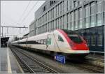 Während einigen Jahren verkehrten stündlich IR Züge von Basel nach Zofingen für welche in der Regel Re 4/4 II EW I/II Pendelzüge eingesetzt wurden. Doch gab es auch Umläufe, mit ICN-Zügen. Ein solcher befindet sich an seinem Ziel in Zofingen und wird in Kürze die Rückleistung nach Basel antreten.
12. April 2006