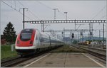 Der ICN 1508 von Zürich HB nach Lausanne bei der Durchfahrt in Chavornay.