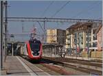 Ein SBB Tweindexx RABDe 502 ist als IC1 von Genève nach St.Gallen unterwegs und fährt durch den Bahnhof von Renens VD.