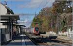 Ein SBB RABe 502 (Twindexx) nähert sich der Haltestelle Burier.