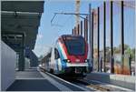 rabe-522-flirt-ch-f/615697/der-sbb-rabe-522-220-in Der SBB RABe 522 220 in 'Léman Express' Farben wartet als Regionalzug nach Genève in Lancy Pont Rouge auf die Abfahrt.
19. Juni 2018