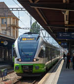   Der vierteilige Flirt RABe 523 077 (RABe 94 85 0 523 077-1 CH-TRN) der transN (Transports Publics Neuchâtelois, ex TRN und TN) am 18.05.2018 als RB nach Corcelles-Peseux beim Halt im Bahnhof