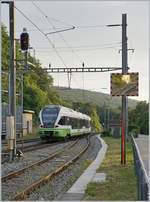 Der TransN RABe 523 075 und RABe 527 333 sind als RE 3960 von Neuchâtel nach Le Locle unterwegs und ändern im Spitzkehrbahnhof von Chambrelien die Fahrtrichtung.