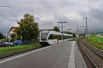 An der ehemaligen BT-Strecke Romanshorn - St.Gallen: Thurbo GTW 2/8 773 verlässt als S8 (Schaffhausen - St.Gallen) die Station Roggwil-Berg, 5.Oktober 2021 