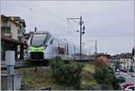 Starke Fahrgastzunahme bei der Region Alps bewogen die Bahn, bei der BLS von Montag bis Freitag einen RABe 528 MIKA zu mieten. Mit der Ablieferung der EVO RABe 533 ab dem Fr�hjahr 2026 konnte der Fahrzeugmangel �berwunden werden und BLS MIKA am Genfersee sind Geschichte. Die Bilder zeigen den BLS RABe 528 109 beim Wenden in St-Gingolph Suisse. St-Gingolph liegt unmittelbar an der  Grenze, die eine H�lfte in der Schweiz, die andere in Frankreich. 

4. M�rz 2024
