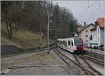 Der Der TPF SURF ABe 2/4 - B - Be 2/4 101  Moitié-Moitié  erreicht den Bahnhof von Broc Fabrique, zwei Tage vor der Umspur bedingten Stillegung der Meterspurstrecke Bulle - Broc.