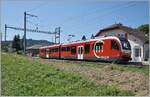 Der NStCM ABe 4/8 407-408 wartet als Regionalzug 127 in La Cure auf die Abfahrt nach Nyon.