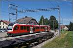 Der NStCM ABe 4/8 407-408 wartet als Regionalzug 127 in La Cure auf die Abfahrt nach Nyon.