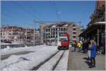 In Châtel St Denis erreicht ein TPF SURF den Bahnsteig 1; in Bälde wird ist die Strecke nach Palézieux schon baustellenbedingt stillgelegt werden und auch der Bahnhof selbst wird in