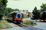 abe-48-2/492007/auf-dem-dreischienengleis-zwischen-bremgarten-west Auf dem Dreischienengleis zwischen Bremgarten West und Wohlen ist der Be 4/8 22 der Bremgarten-Dietikon-Bahn im Sommer 1997 unterwegs