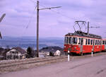 Forchbahn: Triebwagen 14 in der Steilrampe bei Scheuren mit Blick auf den Greifensee. 25.März 1970  