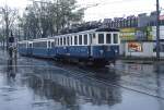  Dank  des kräftigen Regens an diesem Maitag 1980 spiegelt sich BDe 4/4 37 (SIG/MFO 1913, Umbau 1958) auf seiner Fahrt von Bern nach Worb im Straßenpflaster.