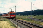 Im Sommer 1997 verläßt BDe 4/4 613 Le Noirmont in Richtung Glovelier, rechts geht es nach Tavannes