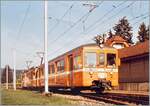  Viertelstundentaktzüge  lese ich in meinen Notizen zu diesen WSB Pendelzügen beim Halt in Gontenschwil. Die Gleisanlage hat sich etwas verändert, das Bahnhofsgebäude, wenn auch heute (2022) unbedient, ist noch dasselbe wie 1984.

28. Sept. 1984