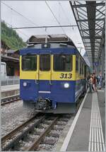 Der BOB ABeh II 4/4 313 ist mit seinem Zug aus Interlaken Ost in Lauterbrunnen angekommen. 

23. Juli 2024