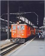 Der SBB Deh 4/6 910 ist nun als Brünig Bahn 120 010-4 beschriftet und wartet in Luzern auf die Abfahrt. 

Analog Bild vom Oktober 1999