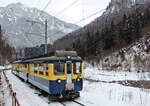 Die Triebwagen der Berner Oberland Bahn BOB ABeh4/4 I 304-310: Triebwagen 305 wurde in der schlimmen Kollision 2003 schwer besch�digt und musste v�llig neu aufgebaut werden. Hier ist er unterwegs nach Lauterbrunnen. Leider Abbruch 2018, nachdem er noch eine Weile abgestellt war. 27.Januar 2015.  