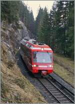 Nach der kurzen Wendezeit des R85 in Vallorcine der TMR BDeh 4/8 21 schon wieder zur�ck. Er ist als Regionalzug R 85 auf dem Weg von Vallorcine nach Martigny hier auf dem franz�sischen Streckenabschnitt mit Energiezufuhr durch die Stromschiene. 

2 ...