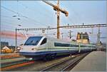 Der Cisalpino ETR 470 „Treno Zero“ ist auf Probefahrt in Lausanne. Der Zug besteht aus drei Teilen: 92 83 94-70 991-1 BAC + 92 83 94-70 992-2 BB + 94 83 54-70 993-3 RAC. Nach dem erfolgreichem Abschluss der Probefahrten übernahm die Slowenische Bahn SZ den Zug und zwei weitere Züge in dieser dreiteiligen Form und stellte sie unter der Baureihe 310 001 - 003 in Betrieb. Sie sind heute noch im Einsatz. Im Gegensatz zum dreiteiligen „Treno Zero“ waren die daraufhin gelieferte Serie der Cisalpino-Züge ETR 470 neunteilig. Analoges Bild vom April 1996 Der Cisalpino ETR 470 „Treno Zero“ ist auf Probefahrt in Lausanne. Der Zug besteht aus drei Teilen: 92 83 94-70 991-1 BAC + 92 83 94-70 992-2 BB + 94 83 54-70 993-3 RAC. Nach dem erfolgreichem Abschluss der Probefahrten übernahm die Slowenische Bahn SZ den Zug und zwei weitere Züge in dieser dreiteiligen Form und stellte sie unter der Baureihe 310 001 - 003 in Betrieb. Sie sind heute noch im Einsatz. Im Gegensatz zum dreiteiligen „Treno Zero“ waren die daraufhin gelieferte Serie der Cisalpino-Züge ETR 470 neunteilig. Analoges Bild vom April 1996