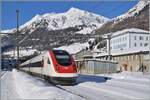 Wie sich die Zeiten ändern: vor ein paar Jahren hätte ich wohl die Nase gerümpft und den in Airolo durchfahrenden ICN nicht fotografiert, heute freue ich mich, dass ich zwischen all den  Giruno  Zügen einen ICN fotografieren kann: Der SBB RABDe 500 006  Johanna Spyri  passiert als IC 2 10865 auf dem Weg von Zürich HB nach Lugano den Höhepunkt seiner Fahrt in Airolo und wird nun durch die Leventina seinem Ziel entgegen fahren.

21. Januar 2025