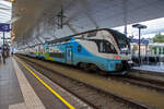 Der sechsteilige Stadler Kiss 4010 029 / 4010 129 der WESTbahn am 11.09.2022 im Hbf Salzburg.