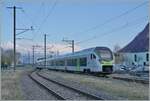 Der BLS RABe 528 109 ist als R 91 6125 von St-Gingolph nach Brig unterwegs und verlässt  Bouveret in Richtung St-Maurice.