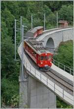 Das  Festival Suisse de la vapeur  (Schweizer Dampffestival 2025) zeigt auch immer wieder herrliche elektrische Züge, wie hier den Rhb Bernina Bahn ABe 4/4 I 35 der Blonay Chamby Bahn mit seinem  Riviera-Belle Epoque  Zug auf der Fahrt von Chaulin nach Vevey beim Überqueren des  neune  Baye de Clarens Viadukts. 

8. Juni 2025