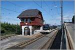 Mein heutiges Fotoziel ist der neu renoviere Bahnhof von Chamby und wie vermutet, steht er am Vormittag gerade noch in der Sonne.