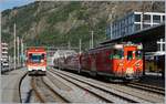 Während dein MGB Deh 4/4 mit seinem Pendelzug Brig in Richtung Visp verlässt, wartet auf eine anderen Gleis ein  Komet  aus einen neuen Einsatz.