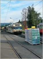 Die Reisenden nach Vevey haben im GTW Platz gefunden, die zwei Paletten Getrnke fr das Restaurant auf Les Pleiades warten auf den Gegenzug...