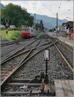 Blick vom Bahnhof Blonay Richtung Chamby; links im Bild steht abgestellt der CEV BDe 2/4 N 73.